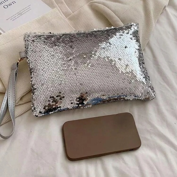 🪩 Sequins Large Clutch 🪩 - Picture 3 of 5